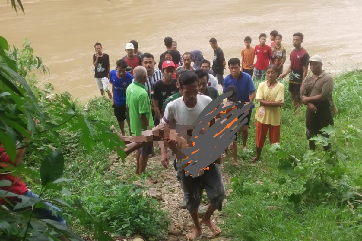 Banjir di Pacitan, dua orang meninggal