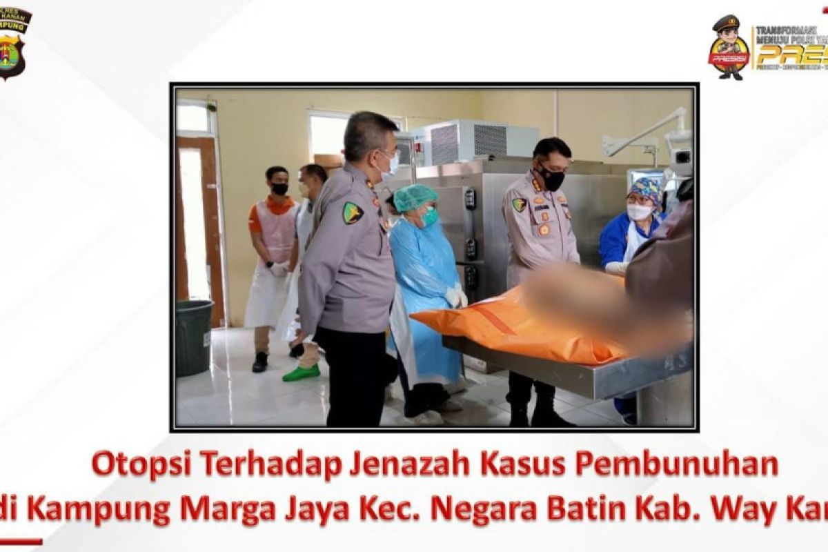 Tim Forensik RS Bhayangkara Polda Lampung autopsi lima jenazah pembunuhan satu keluarga