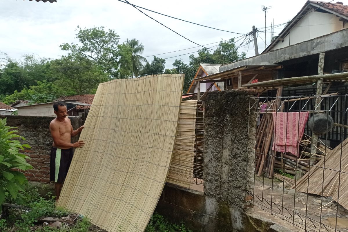 Perajin krey sawit di Kabupaten Lebak kewalahan layani permintaan
