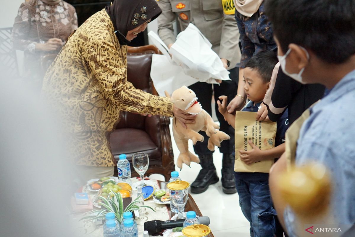 Mensos santuni keluarga korban Kanjuruhan di Tulungagung