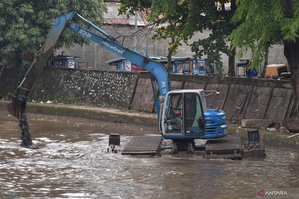 Governor readies infrastructure to prevent flooding in Jakarta