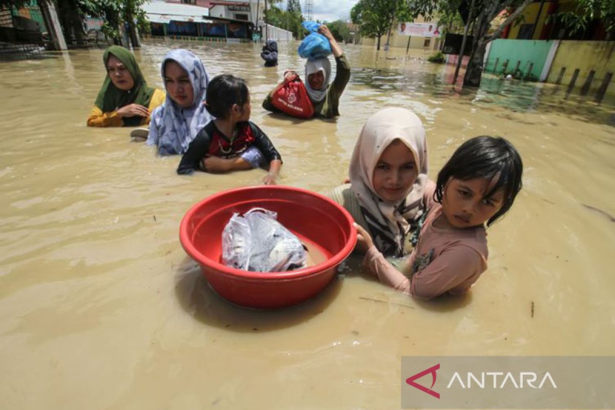 Terjebak banjir, warga Aceh Timur butuh perahu
