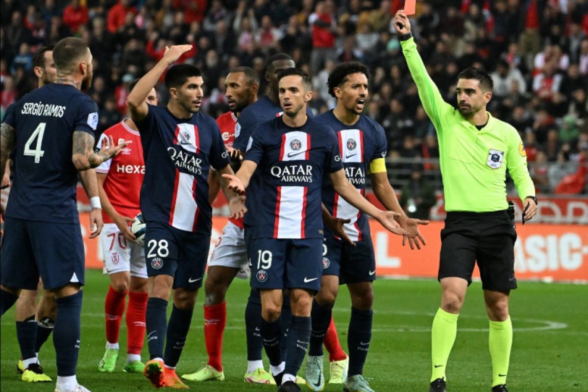 Sepuluh pemain PSG selamatkan satu poin di Reims