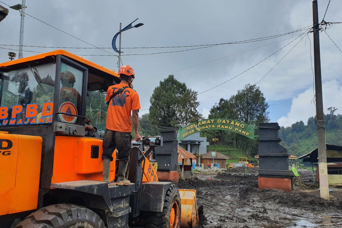 Penanganan banjir-longsor di lereng Semeru-Lumajang terus dikebut