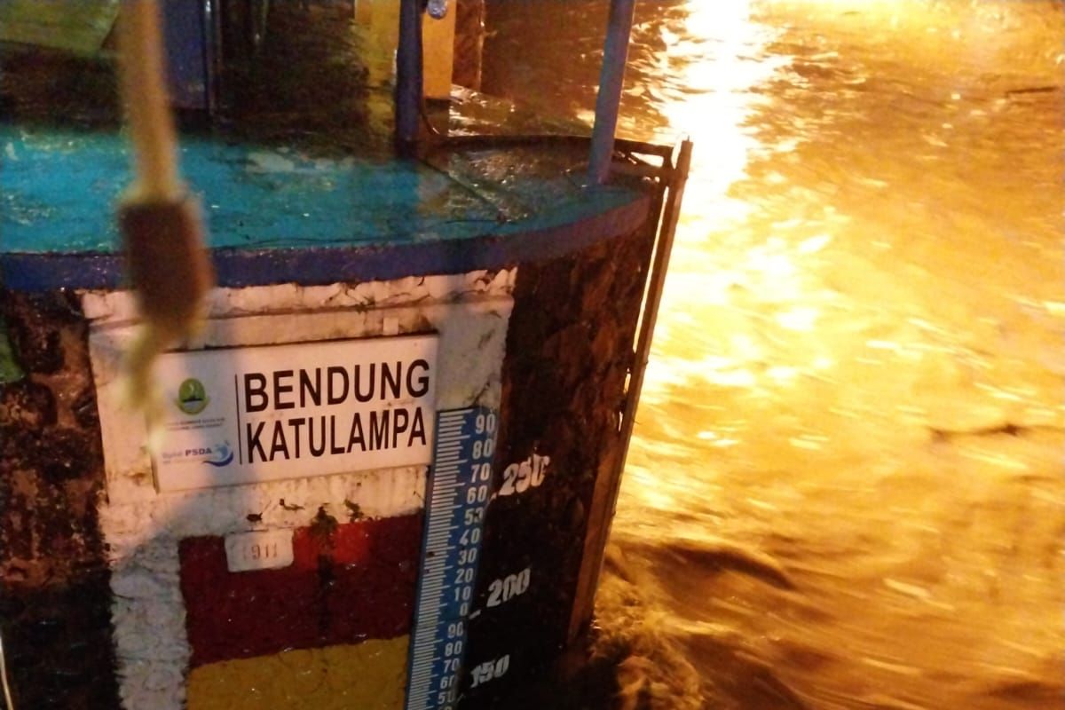 Bendung Katulampa Bogor siaga 2 banjir pada Minggu malam