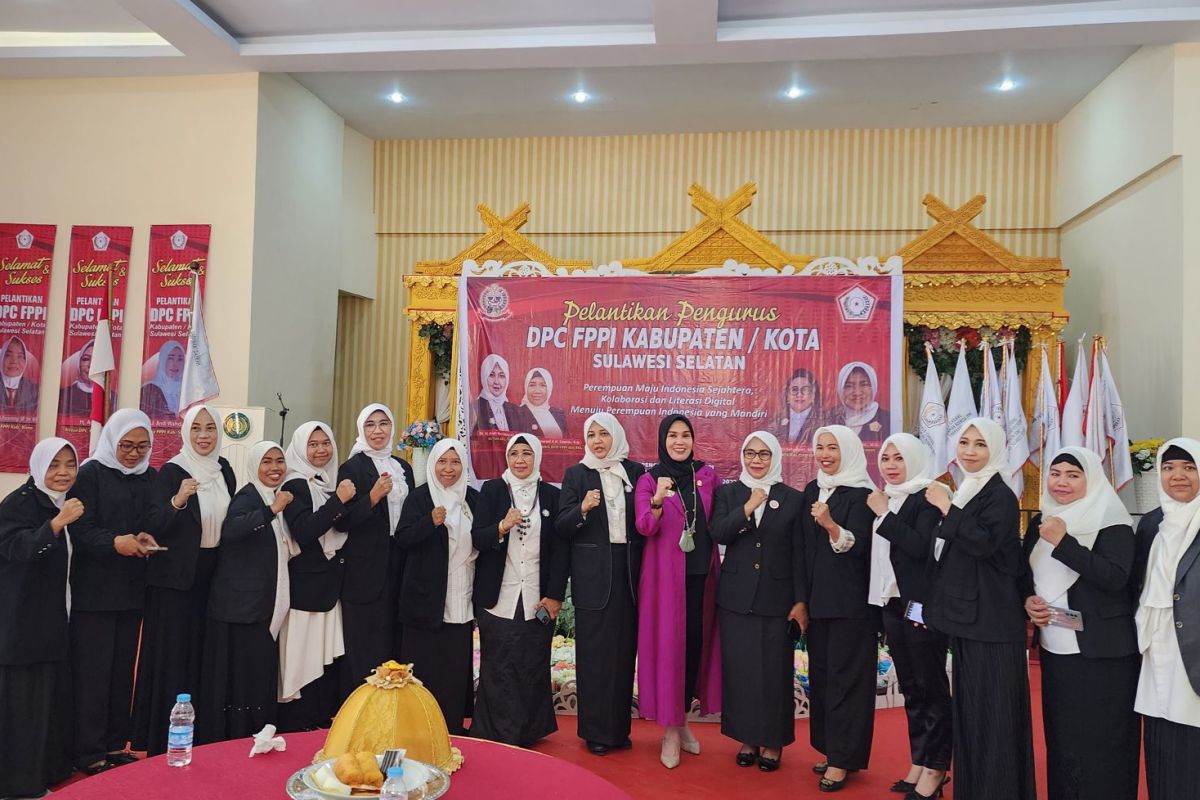 Forum Perberdayaan Perempuan Indonesia Sulsel lantik 10 pengurus kabupaten