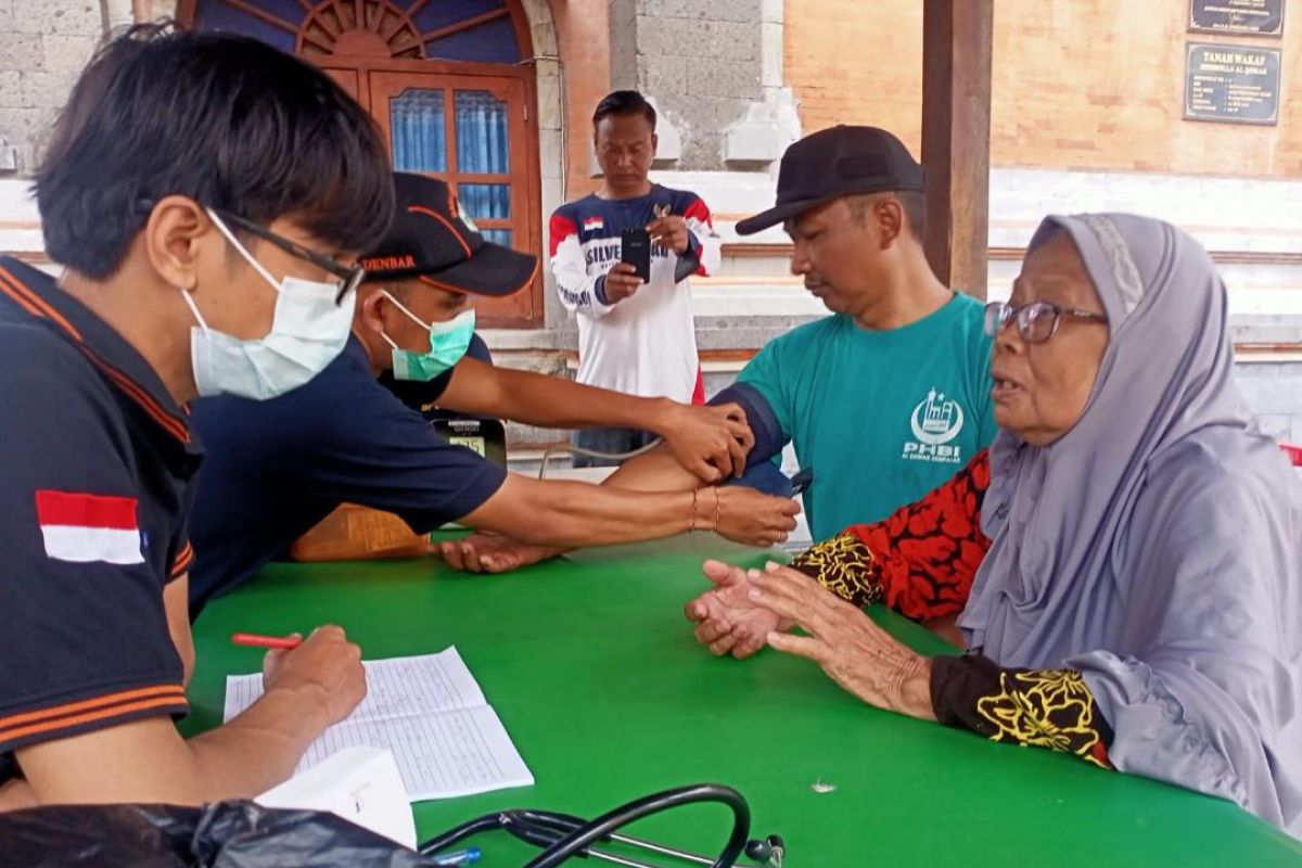 Pemkot Denpasar berikan layanan kesehatan bagi warga terkena banjir