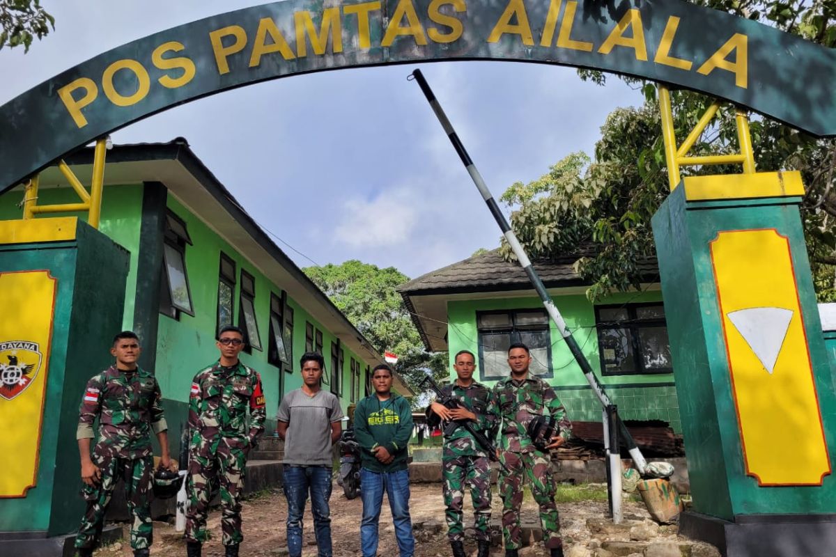Satgas Pamtas RI-Timor Leste amankan dua pelintas batas