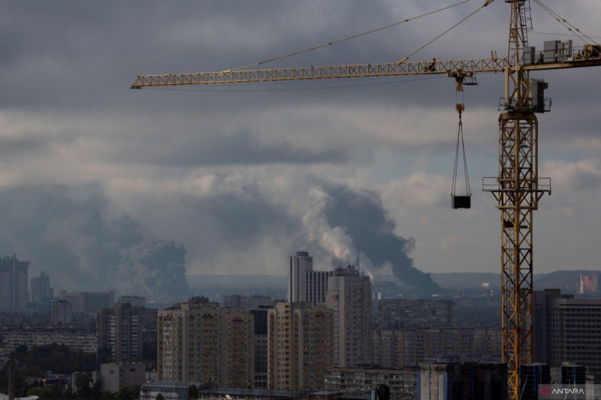 Setengah sistem energi Ukraina lumpuh akibat gempuran Rusia