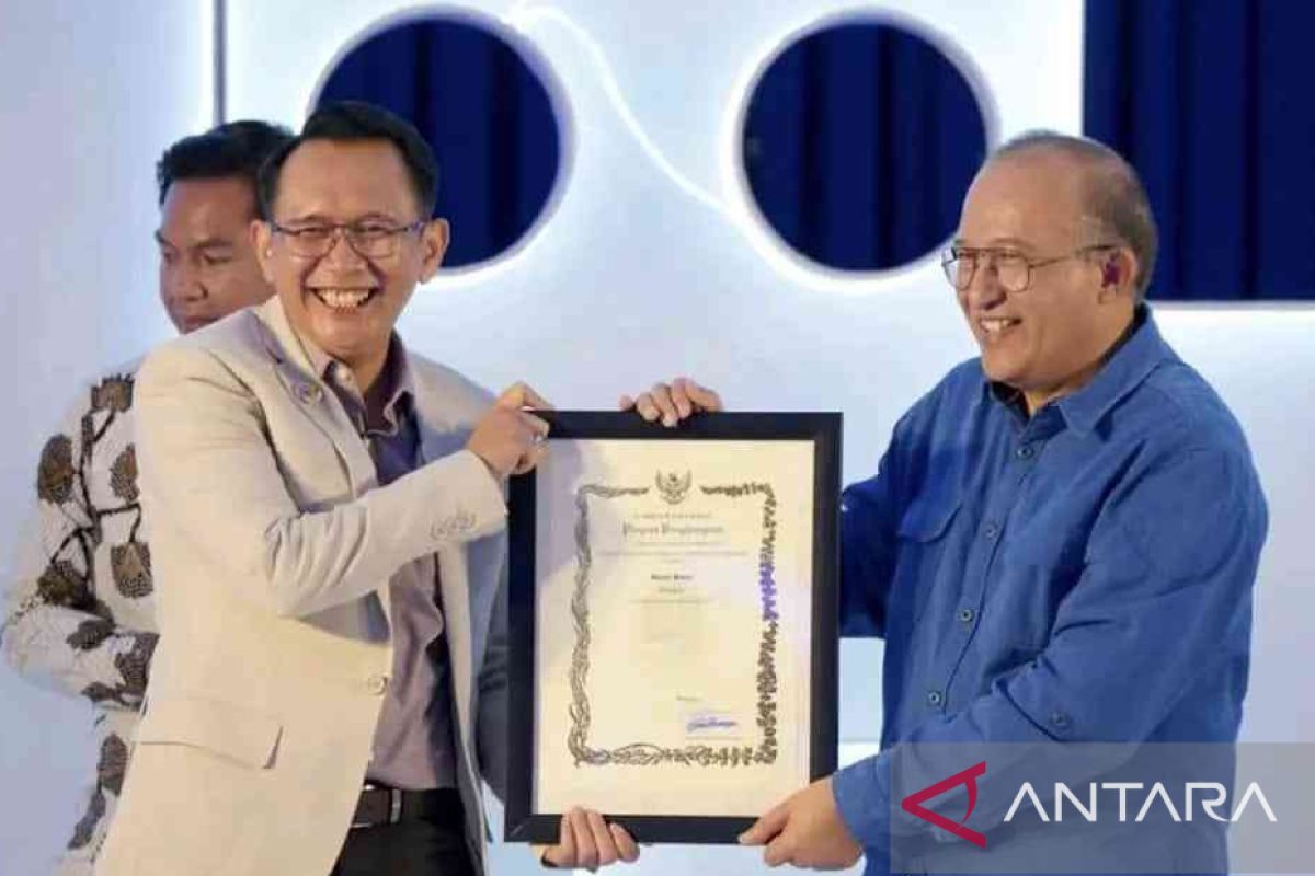 Bupati Bekasi Dani Ramdan raih penghargaan Tokoh Literasi Digital 2022