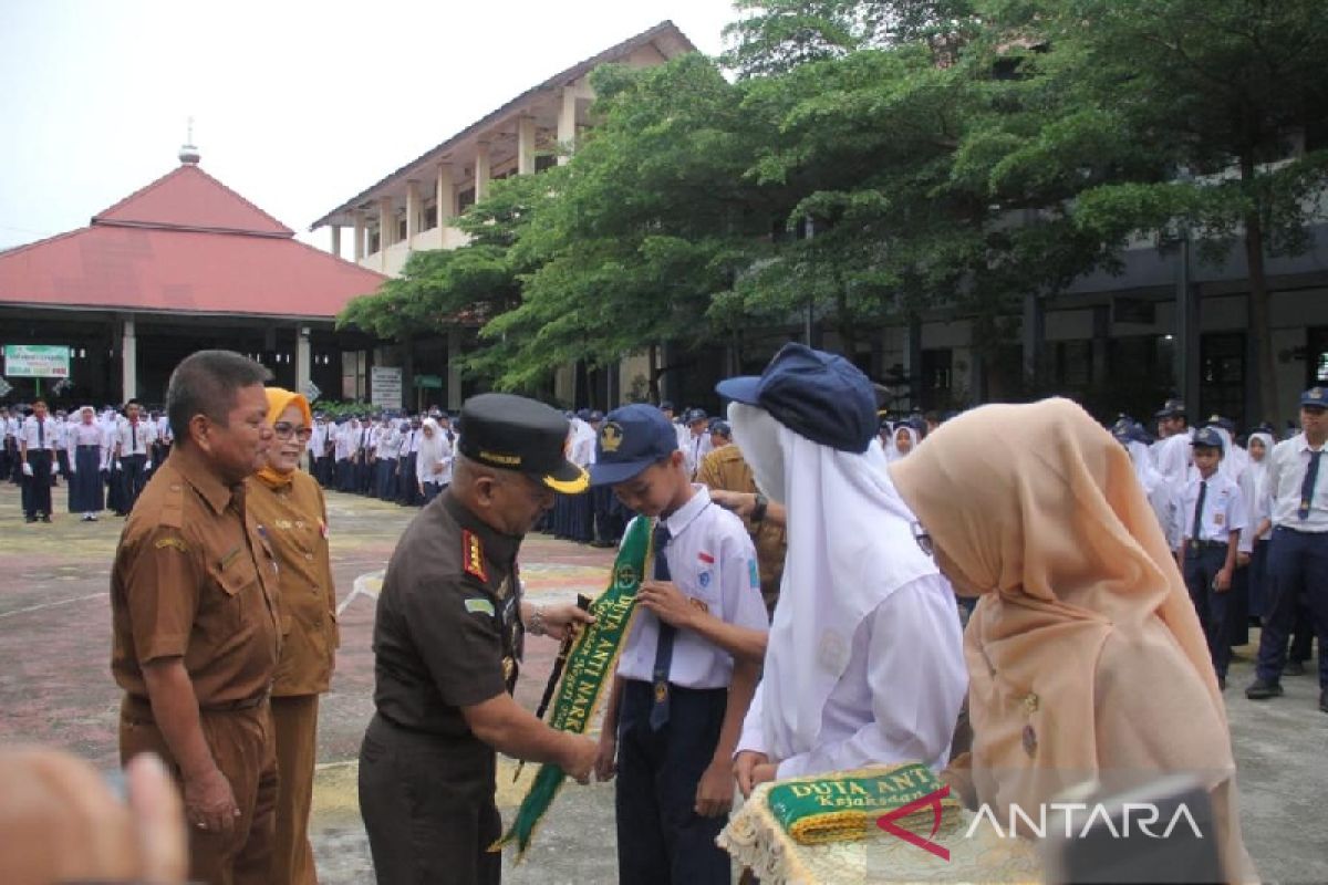 Kejari Padang beri penyuluhan hukum serentak di enam sekolah