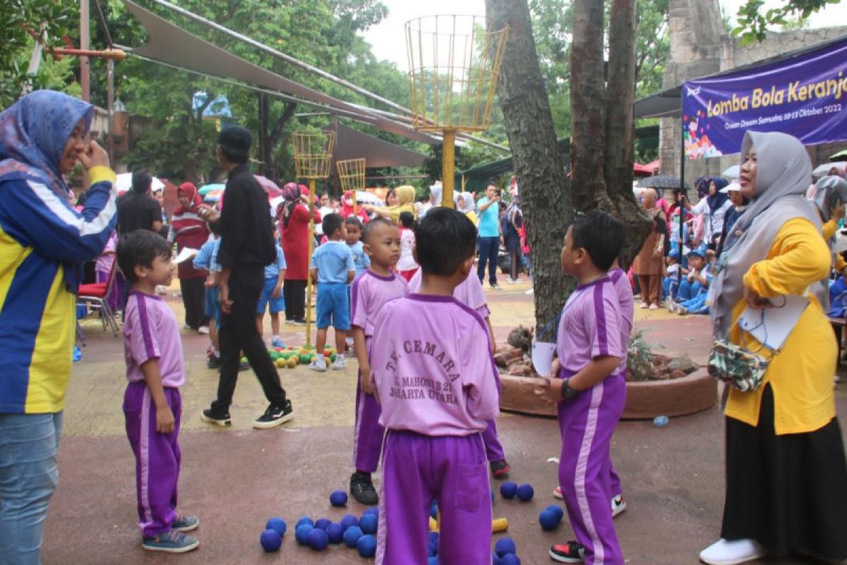 Guru TK ajak 2.700 anak ke Ancol saat Hari Kesehatan Mental Dunia
