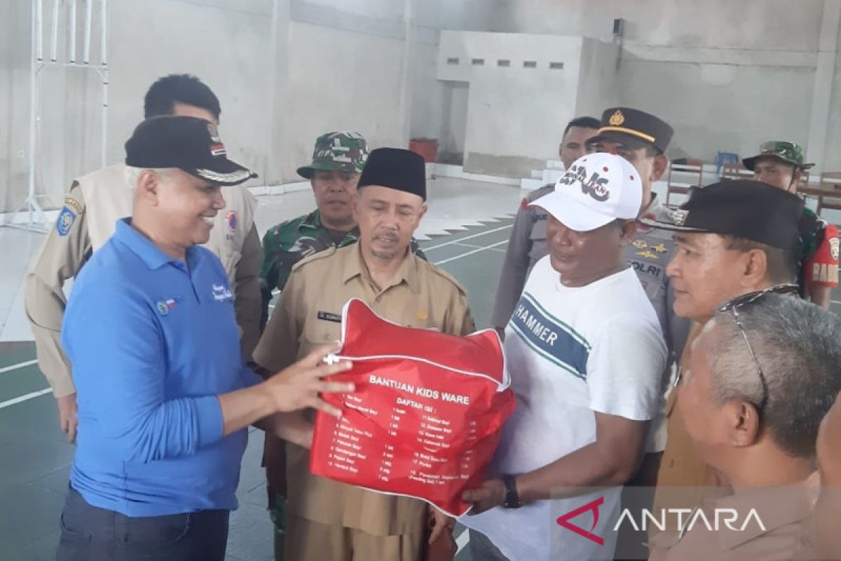 Dinsos NTB menyalurkan beras untuk korban puting beliung di Lombok Timur