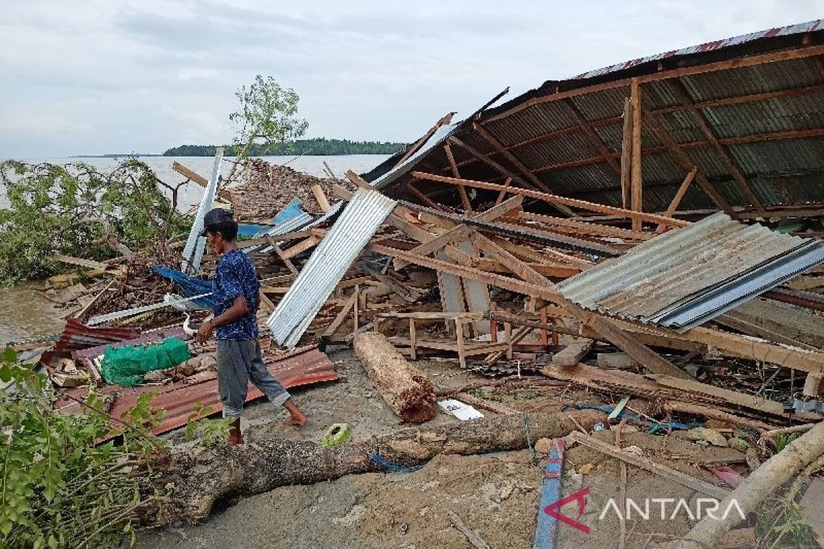 BPBD: Pembangunan huntara korban banjir Torue  selesai November 2022