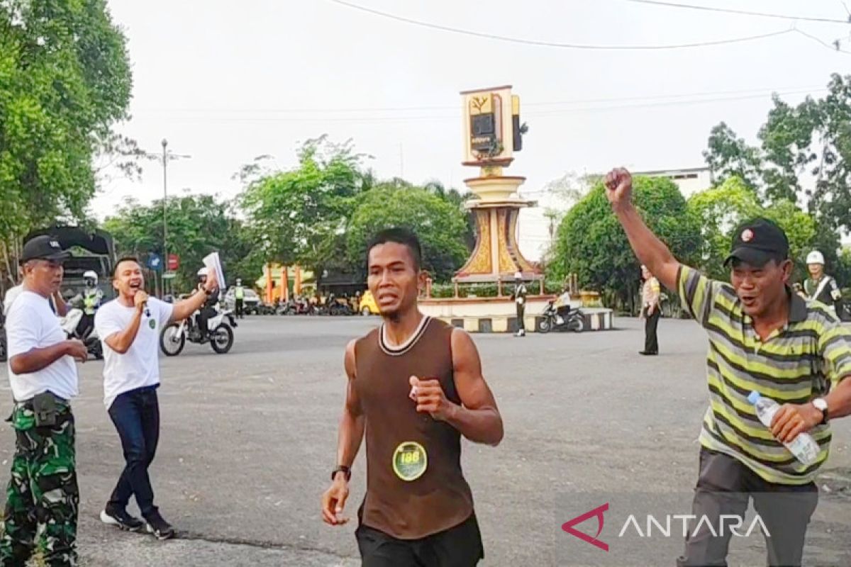 Atlet Kalsel juarai lomba lari memeriahkan HUT TNI di Kobar