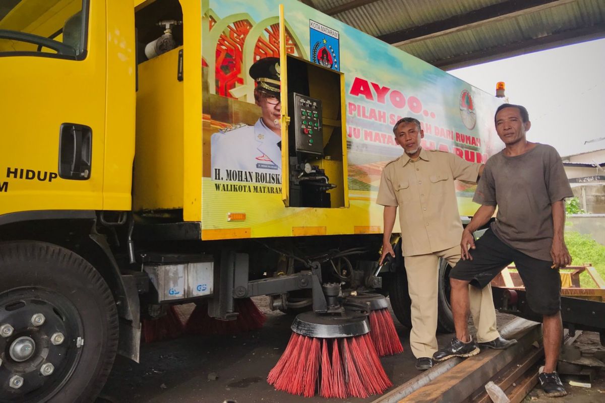 DLH: mesin penyapu jalan di Kota Mataram harus diperbanyak