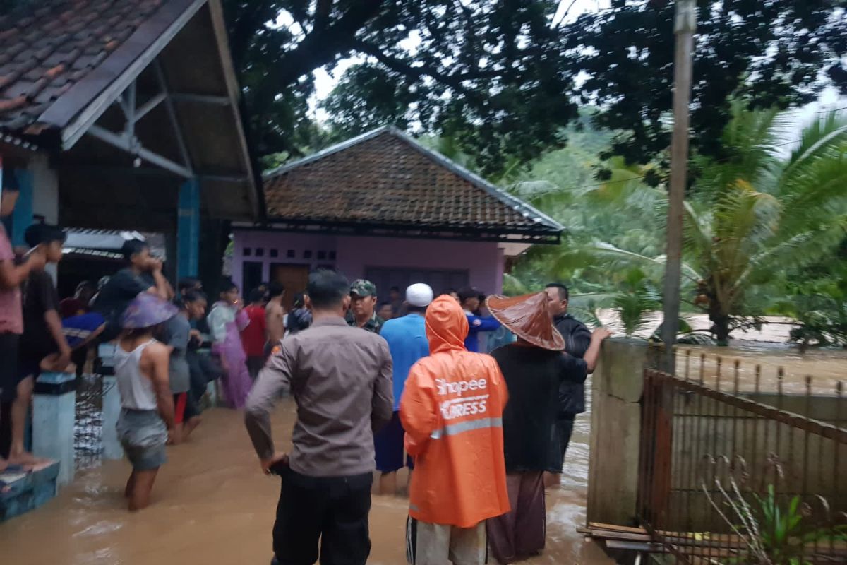 Banjir di empat kecamatan di Lebak surut