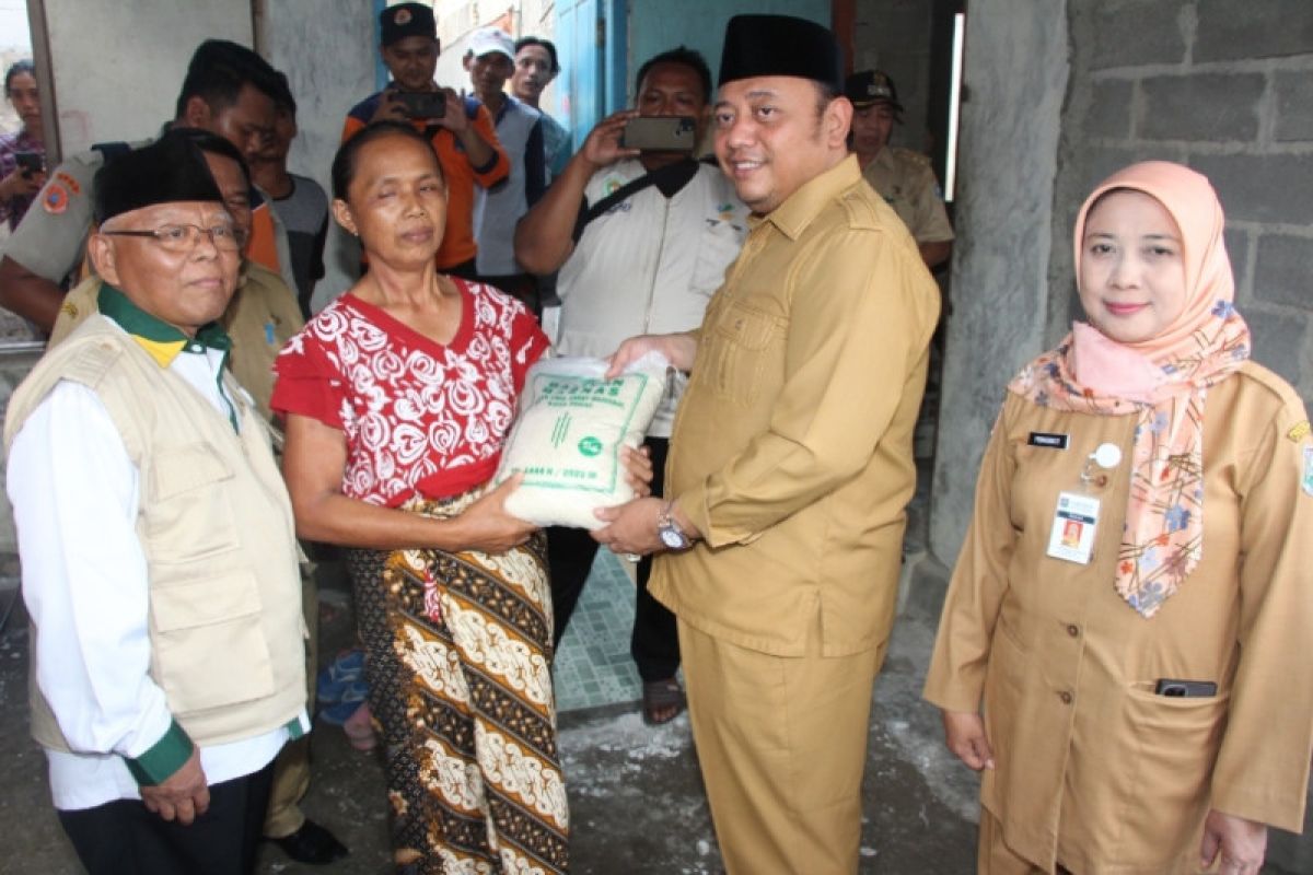 Wali Kota Tegal salurkan bantuan korban bencana