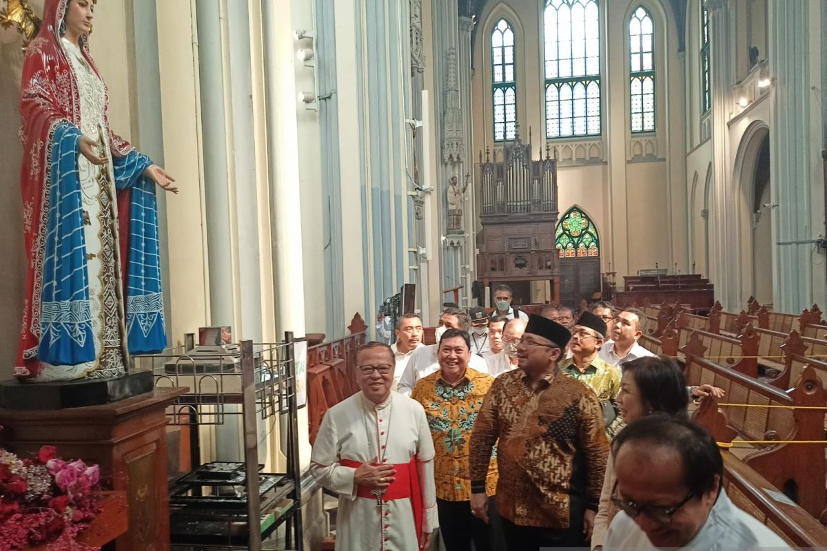 Minister provides Rp1 billion in aid for Jakarta Cathedral