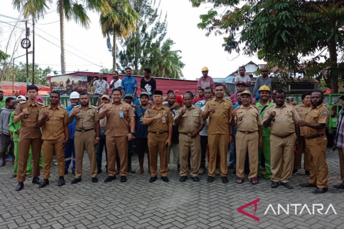 Pemerintah Manokwari giatkan kebersihan jelang HUT