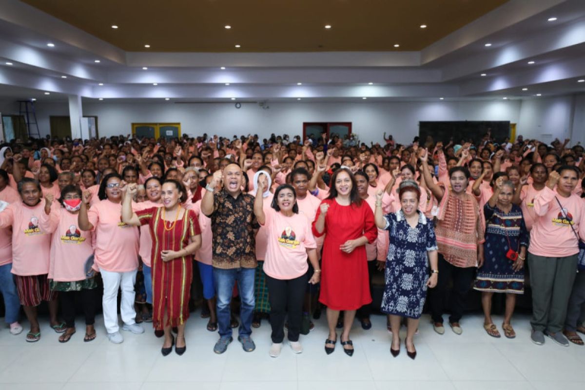 Ribuan relawan Mak Ganjar berdoa bersama bagi kemajuan Indonesia
