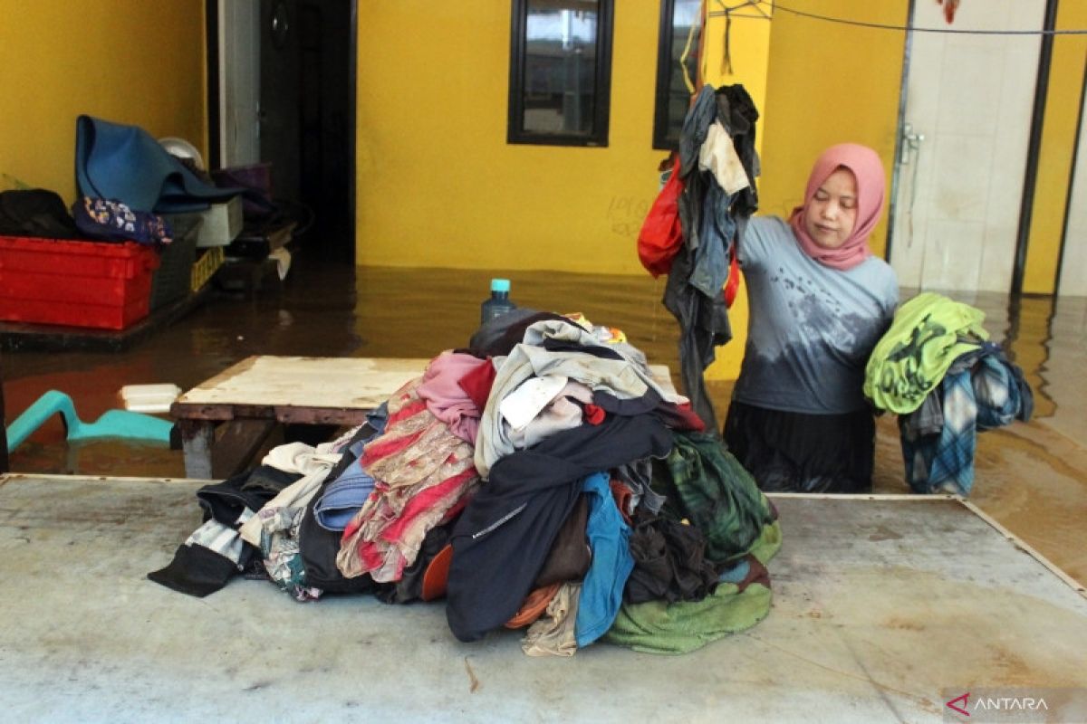 Warga Jakarta diimbau waspada bahaya kelistrikan saat cuaca ekstrem
