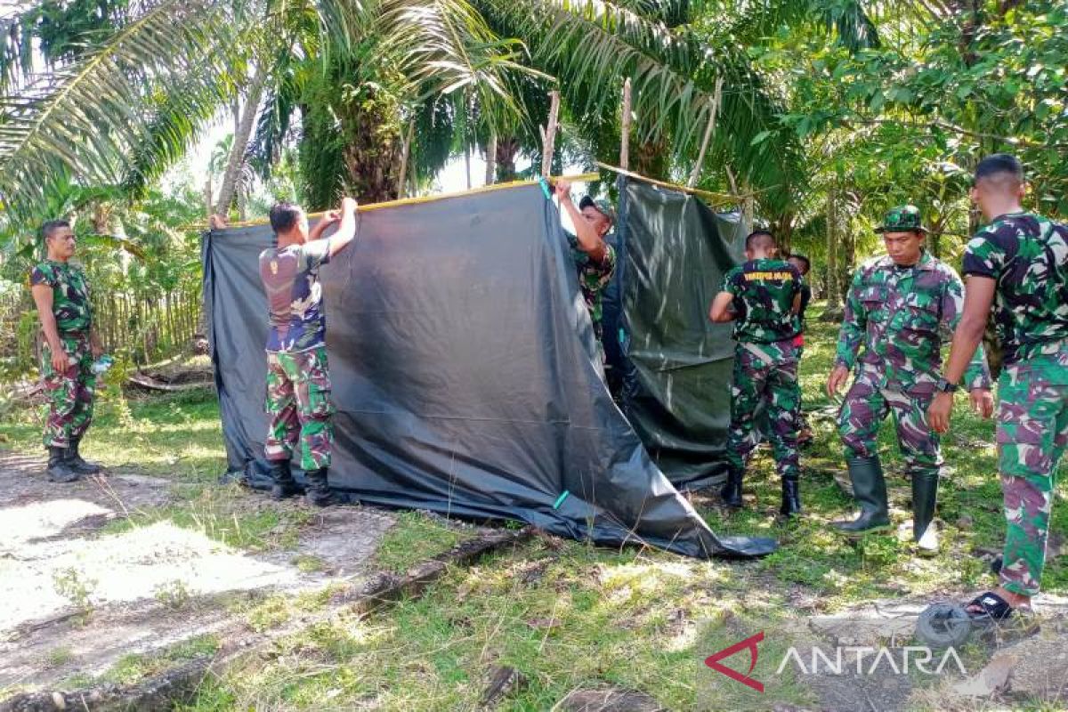 TNI bangun MCK lapangan di lokasi TMMD Aceh Barat