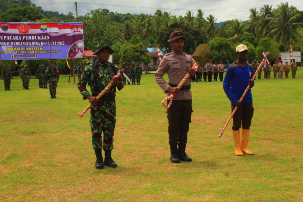 Prajurit TNI AD bantu pemerintah bangun jalan di Papua Barat