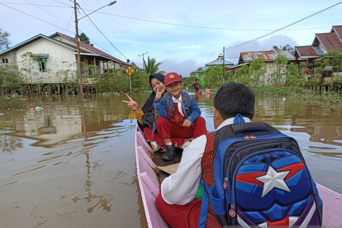 Kapuas Hulu hentikan pembelajaran sekolah terdampak banjir