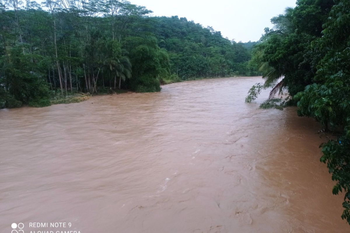 Sungai Cimadur di Kabupaten Lebak kembali meluap