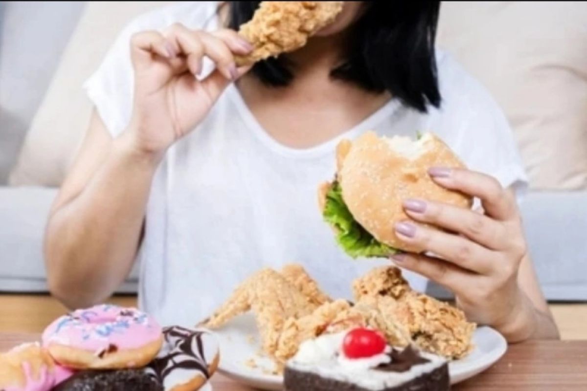 Ahli sebut banyak orang tak sadar miliki kebiasaan makan berlebih