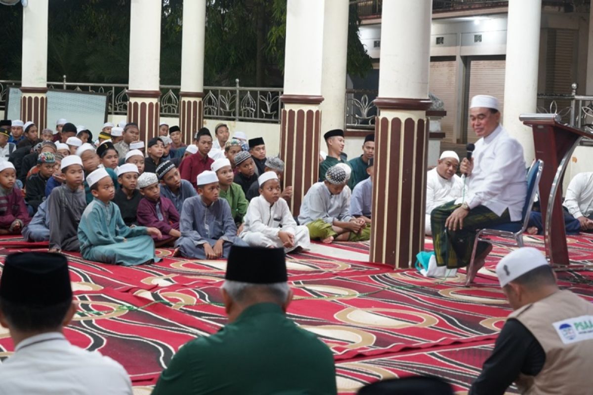 Anak yatim Tanbu tasyakuran terpilihnya Zairullah menjadi Ketum LKSA