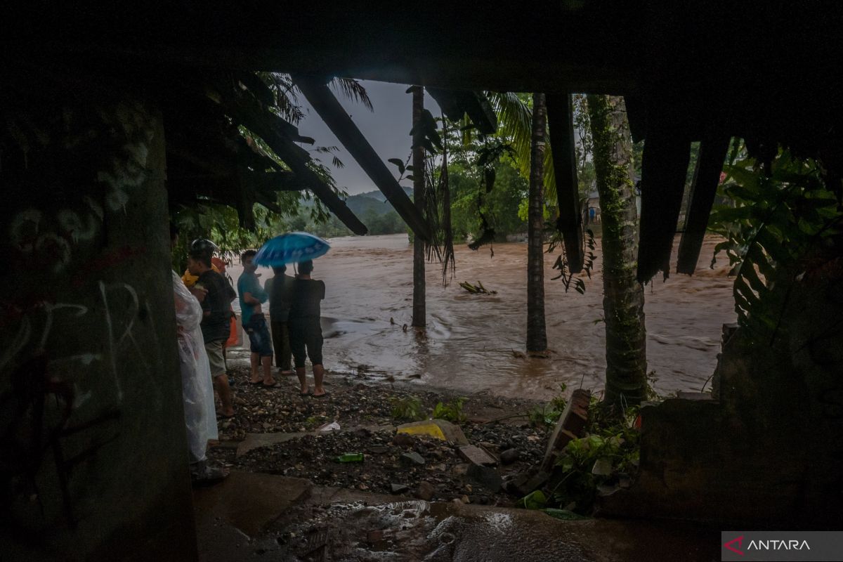 Pemprov Banten bantu penanganan dampak banjir di Lebak