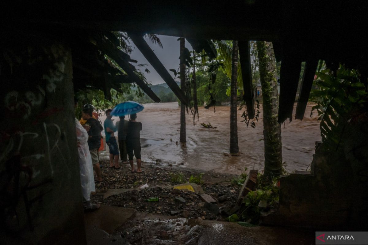 Banjir dan tanah longsor menyebabkan 124 rumah rusak di Kabupaten Lebak