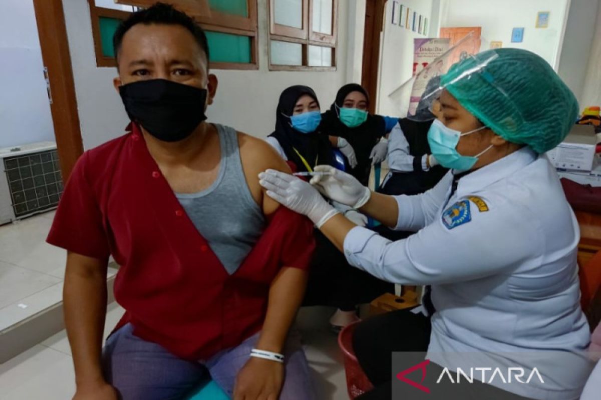 Penerima vaksin dosis lengkap di Kendari mencapai 197.602 jiwa