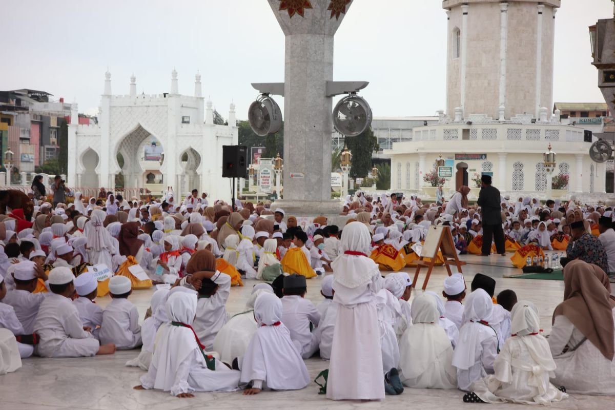 Ribuan siswa TK rayakan Mauid Nabi di Masjid Raya Baiturrahman