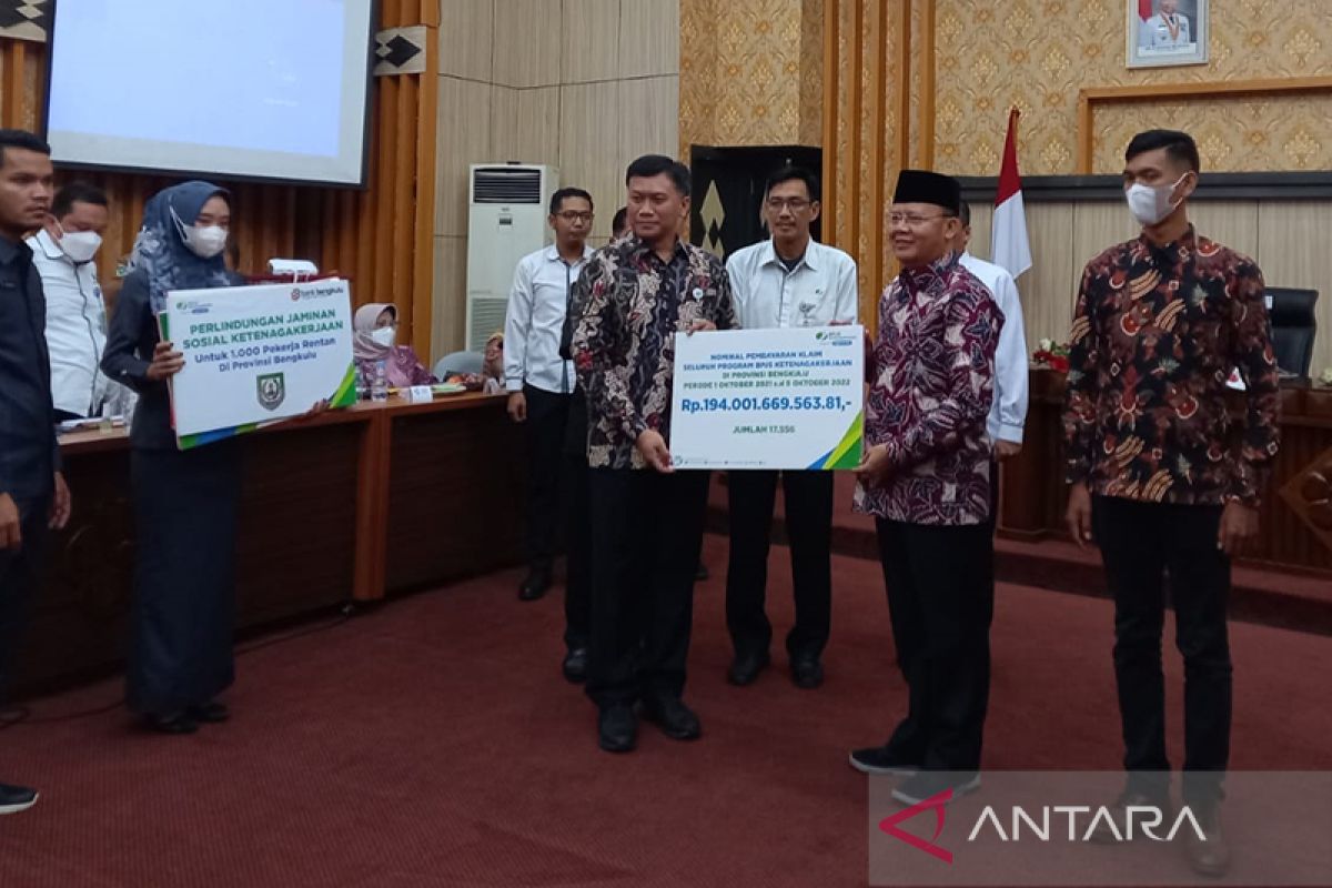 BPJS Ketenagakerjaan Bengkulu lakukan penyerahan simbolis nominal klaim para peserta ke Provinsi Bengkulu