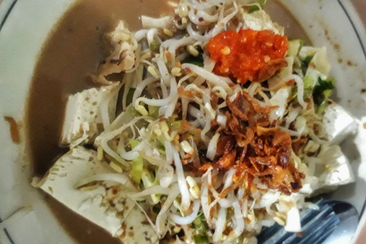 Hampir mirip, ini perbedaan kuliner kupat tahu dan tek tahu