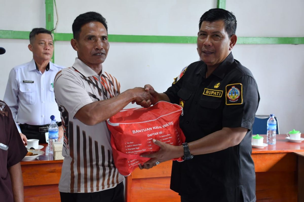 Pemkab Kayong Utara salurkan ratusan paket sembako bagi korban banjir
