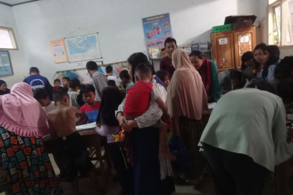 Puluhan anak korban banjir di Kabupaten Lebak diberikan terapi trauma healing