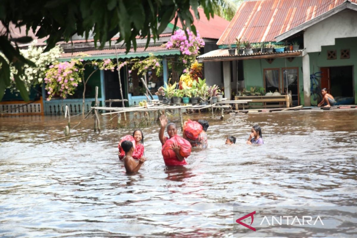 Sekolah di Sintang diliburkan akibat banjir