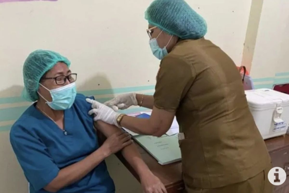 Vaksinasi booster dua nakes di Ambon masih rendah, butuh upaya ekstra