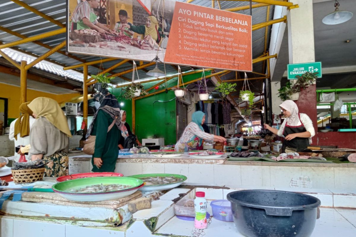 Pemkot Mataram akan menyiapkan saluran telepon awasi pungli di pasar