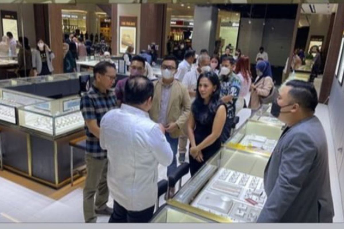 Permintaan perhiasan emas tinggi, The Palace Jeweler buka di Lippo Plaza Jember