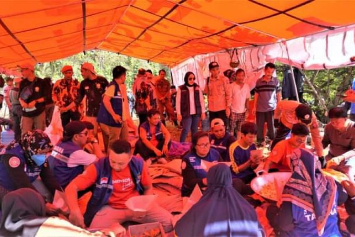 Baznas Mamuju salurkan bantuan dapur umum untuk korban banjir di Kalukku