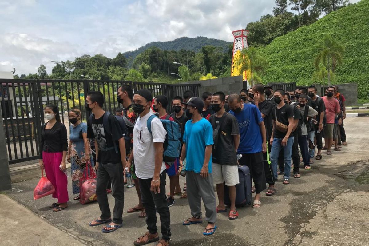 Malaysia deportasi 42 orang WNI melalui PLBN Entikong