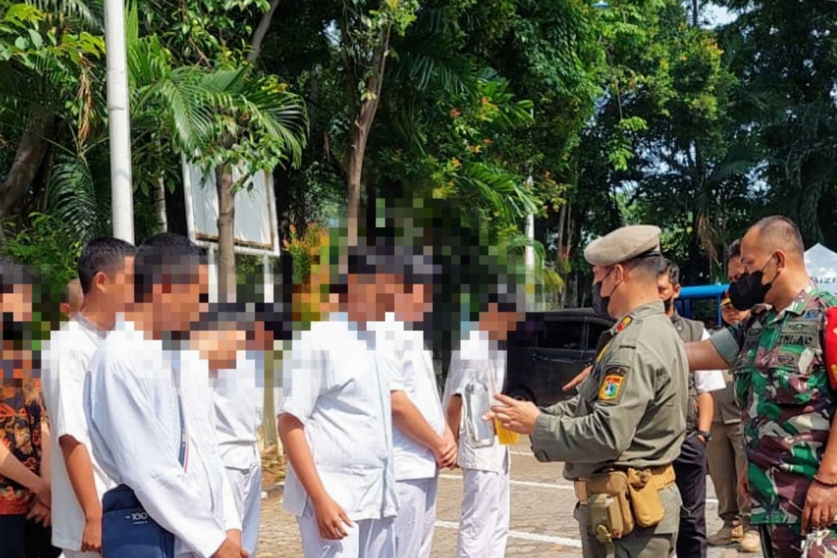 Satpol PP-Babinsa cegah potensi tawuran pelajar SMK di Tanjung Priok