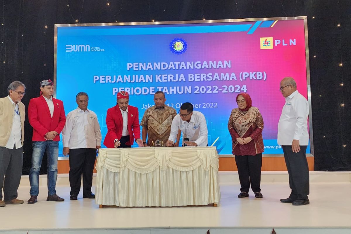 Setelah menanti 10 tahun, manajemen dan serikat pekerja PLN akhirnya teken PKB