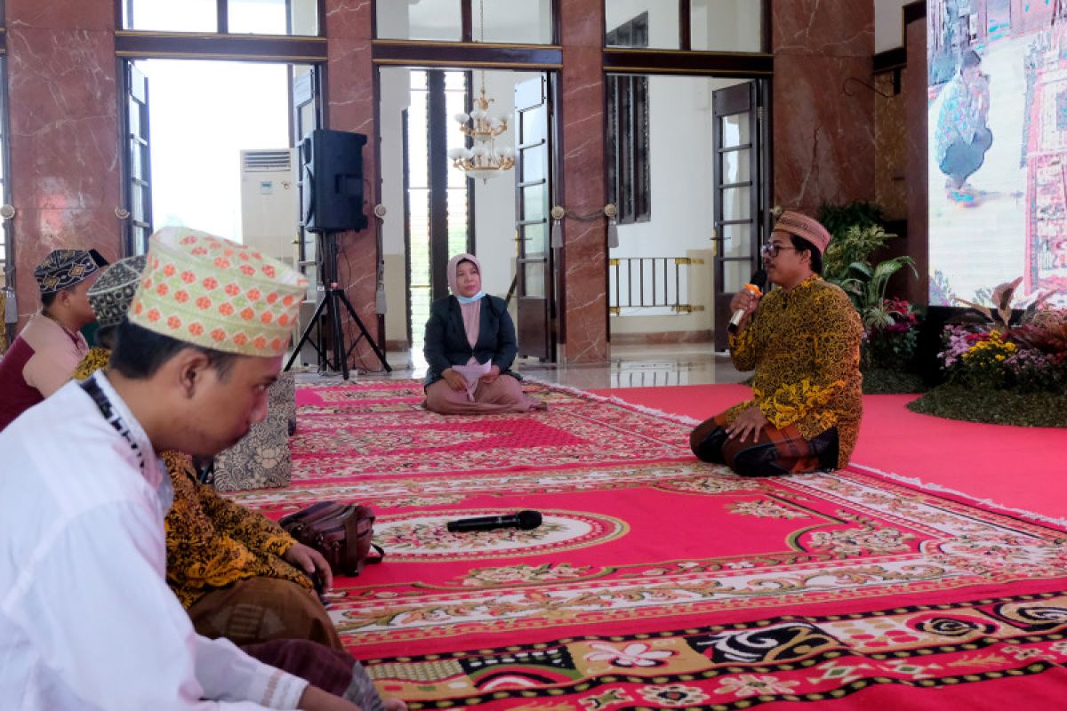 Sejumlah kiai dan nyai gelar Khotmil Quran dukung kafilah Jatim di MTQ Nasional