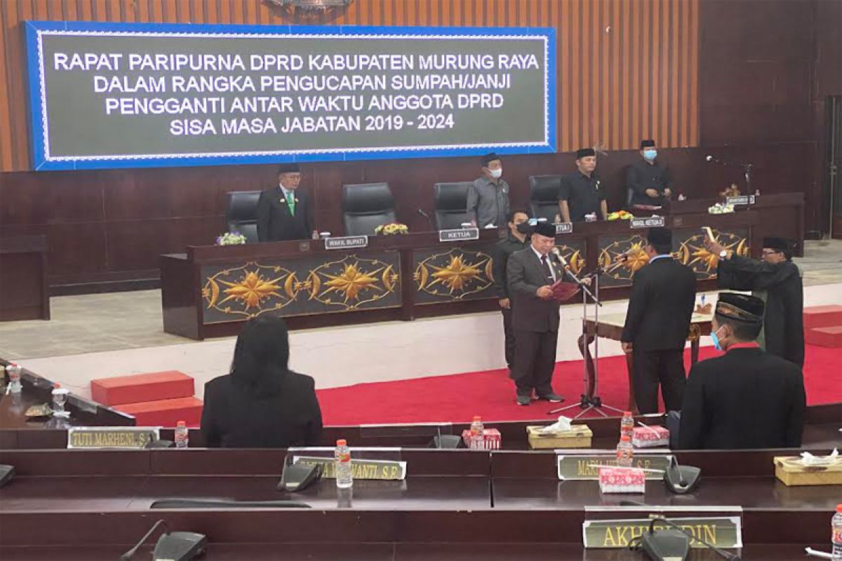 Liangsoi resmi dilantik sebagai PAW Anggota DPRD Murung Raya
